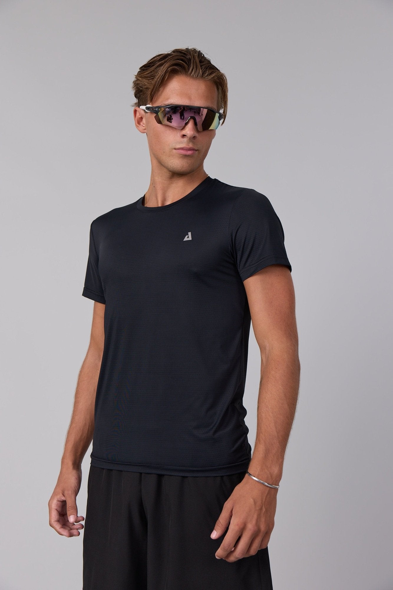 11RESILIENCE DRY FIT TEE