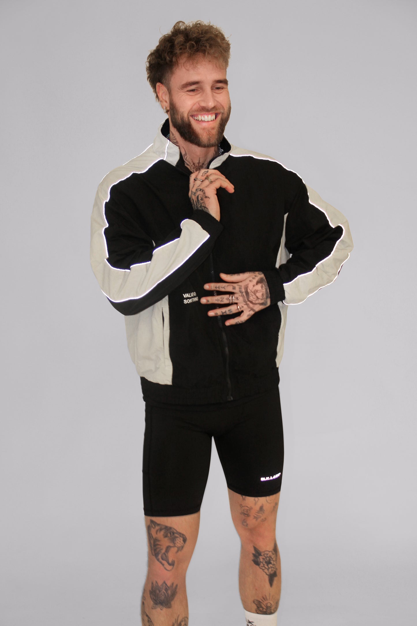 11UNSTOPPABLE WINDBREAKER